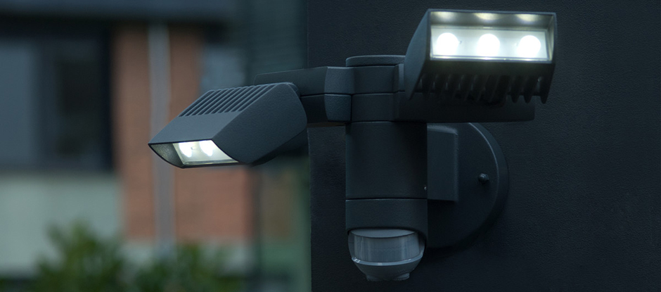 10W Zion LED  Polycarbonate Floodlight Outdoor Garden Security PIR Sensor ANSELL