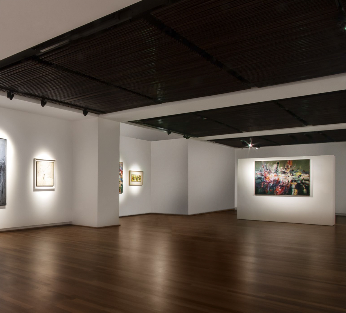 Best LED Track Lights for Showrooms, Museums, Art Galleries, Retail Stores